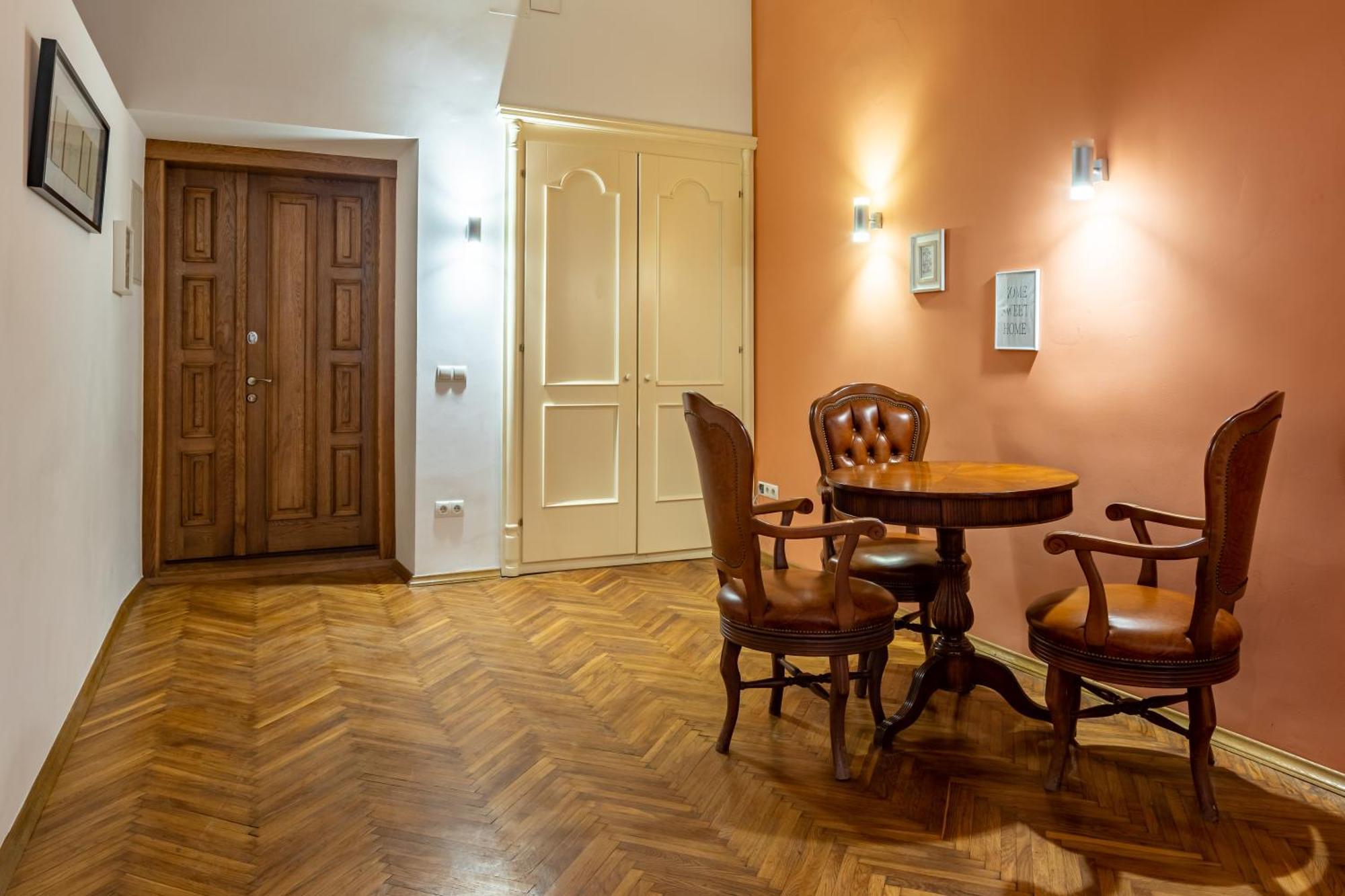 Appartamento Romari Rynok Sguare VIP Leopoli Esterno foto