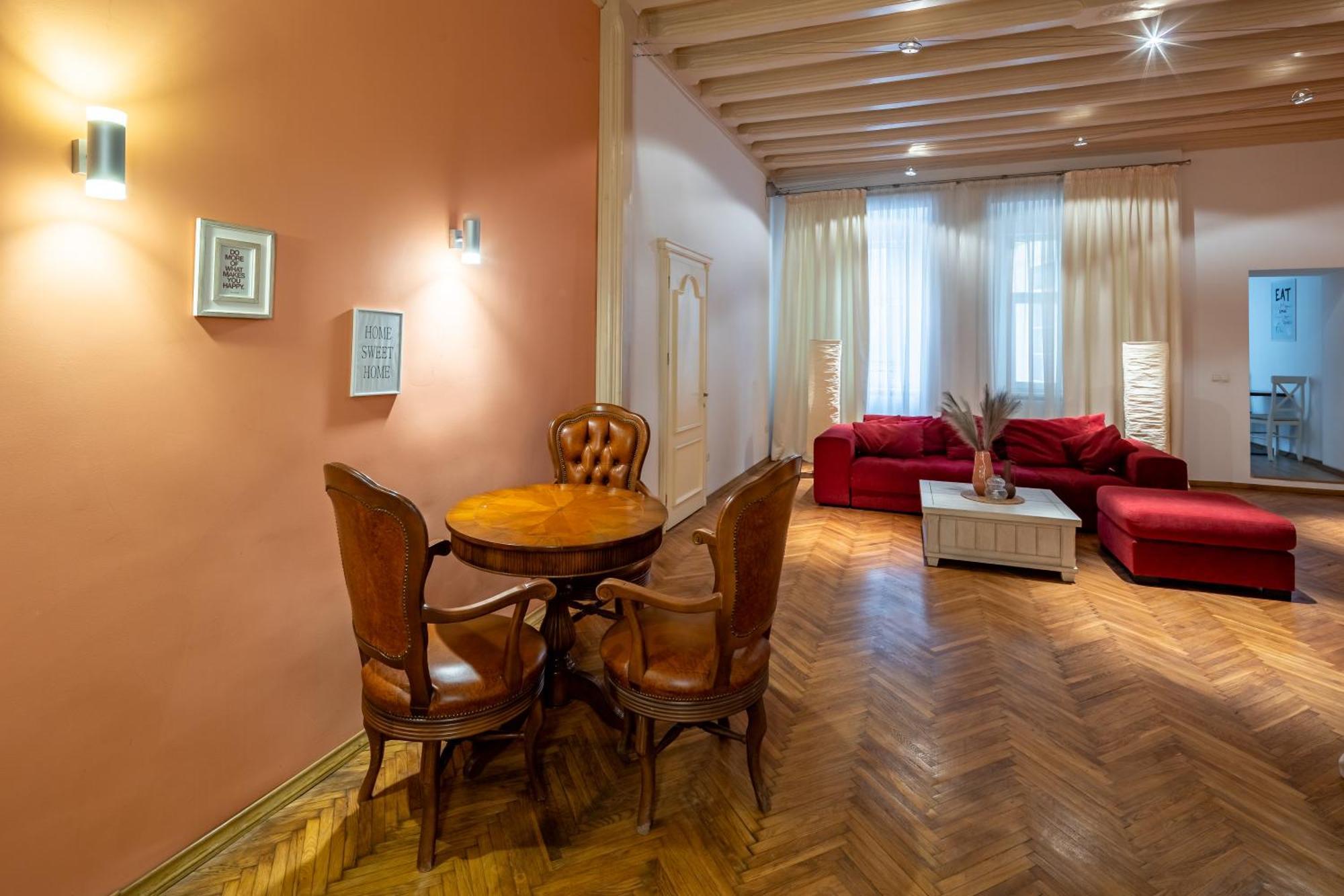 Appartamento Romari Rynok Sguare VIP Leopoli Esterno foto